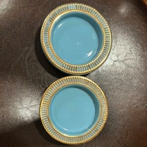 Light Blue Dinnerware Plates with Decorative Gold Rim